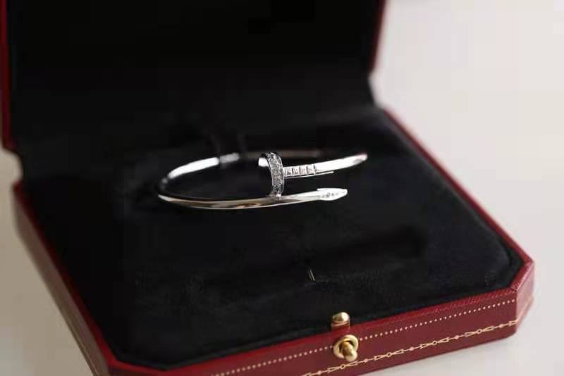 Cartier Cartier Ecrou de Cartier 项链 | MzJewel