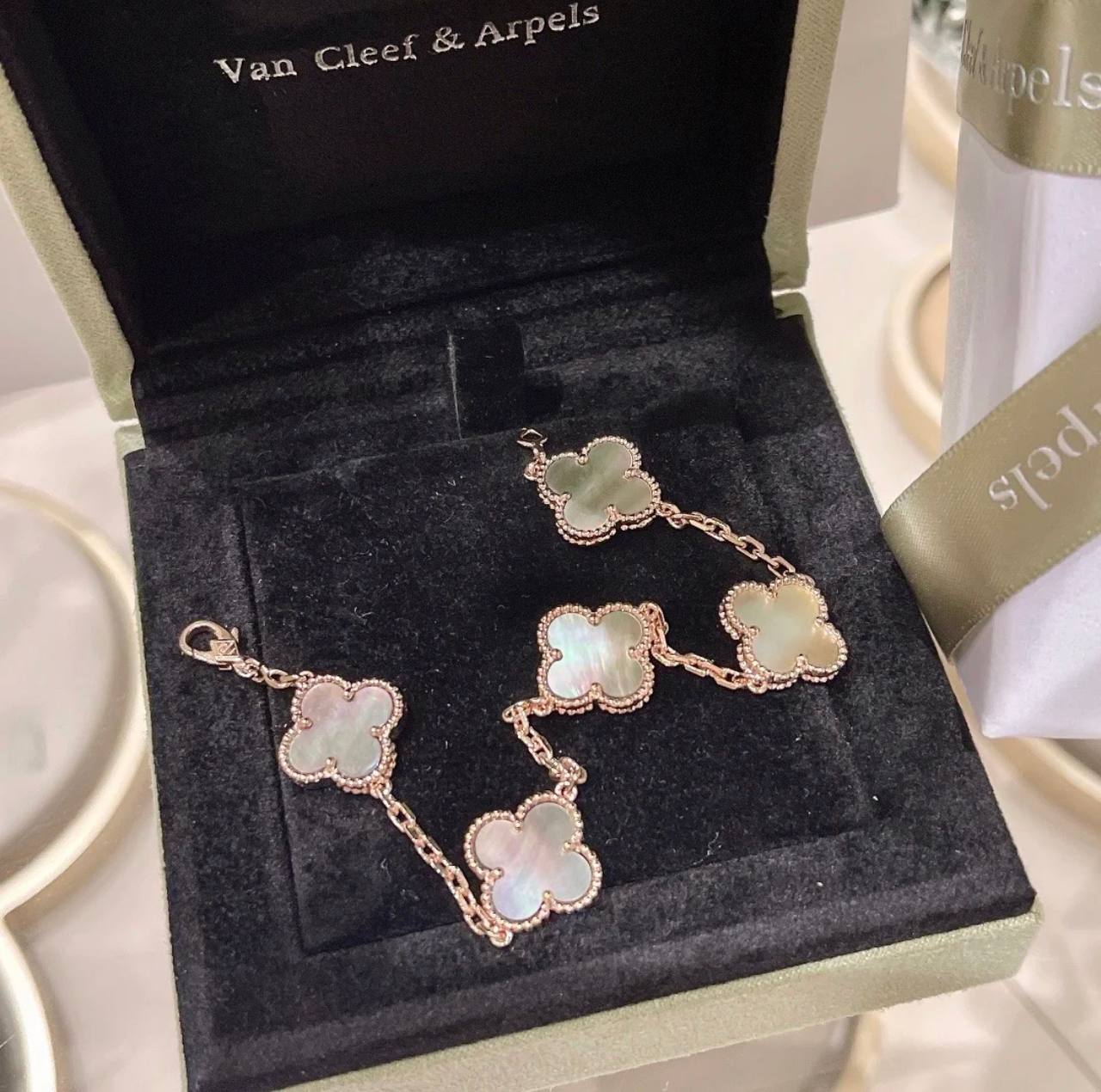 Van Cleef & Arpels Alhambra 手镯/手链