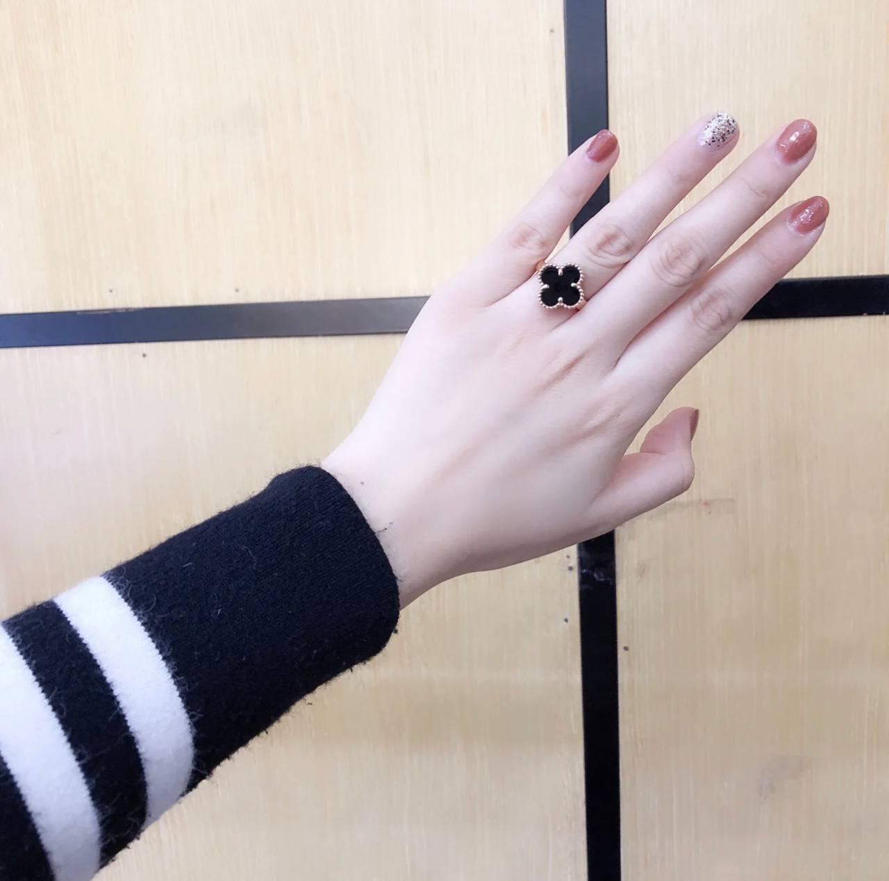 Van Cleef & Arpels Perlée 耳环