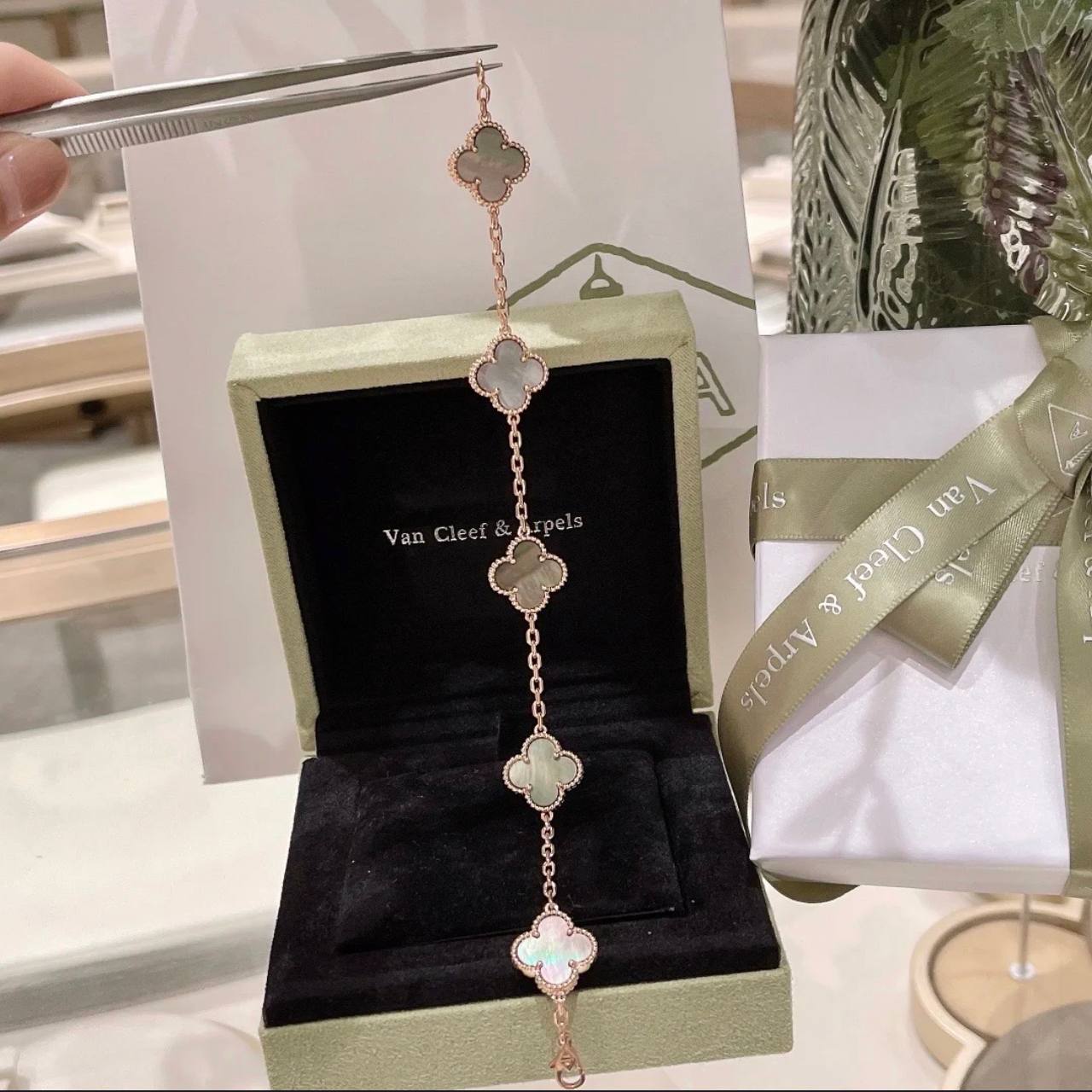 Van Cleef & Arpels Perlée 戒指